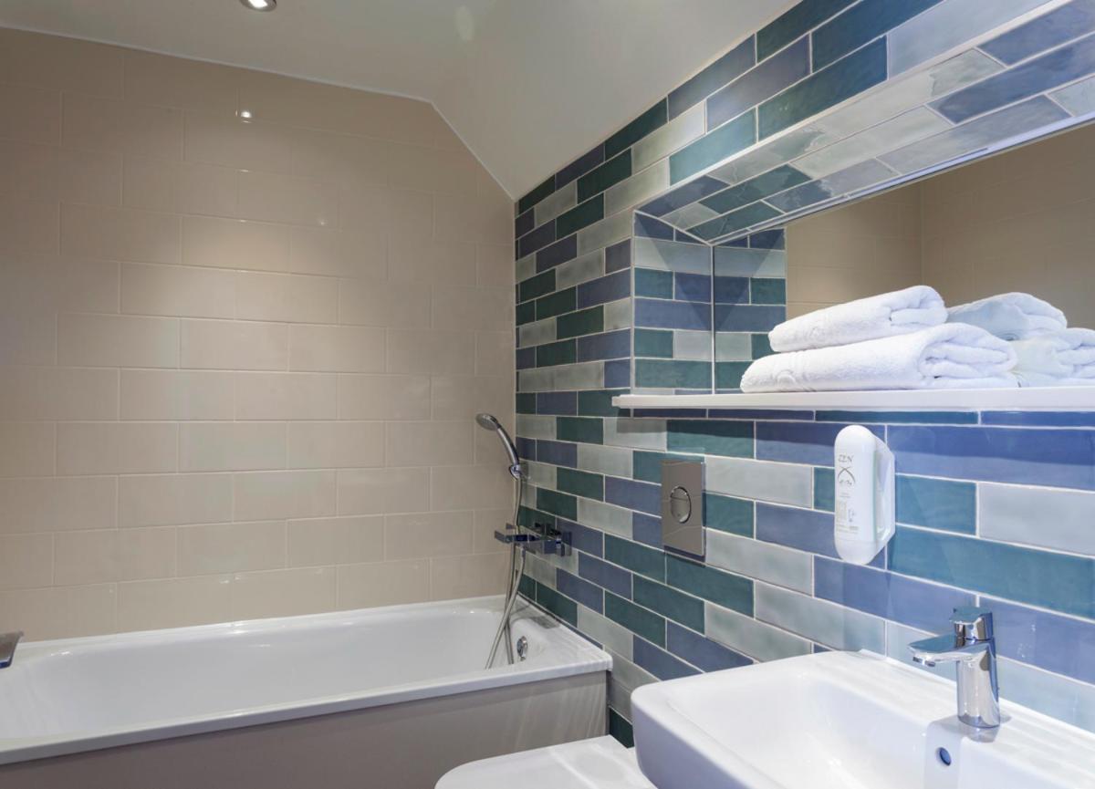 The White Hart Hotel Wetherspoon Okehampton Dış mekan fotoğraf